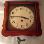 Механические настенные часы