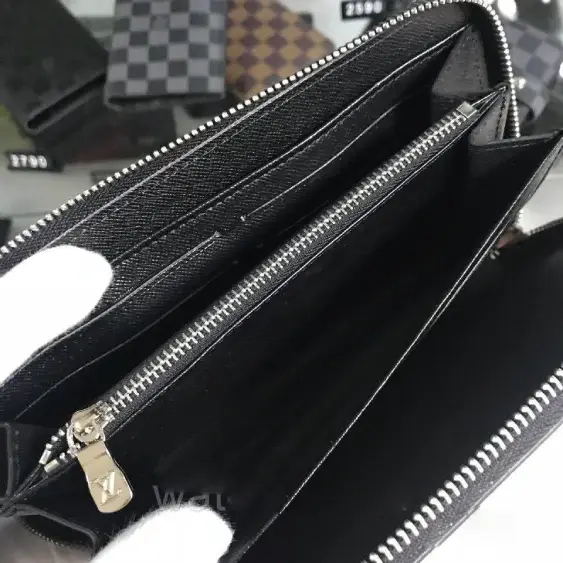 Татат: Клатч Louis Vuitton