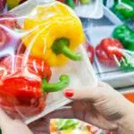 Упаковка продуктов в пищевую плёнку