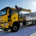 Бортовой FAW CA3250 с КМУ XCMG SQS 200-6