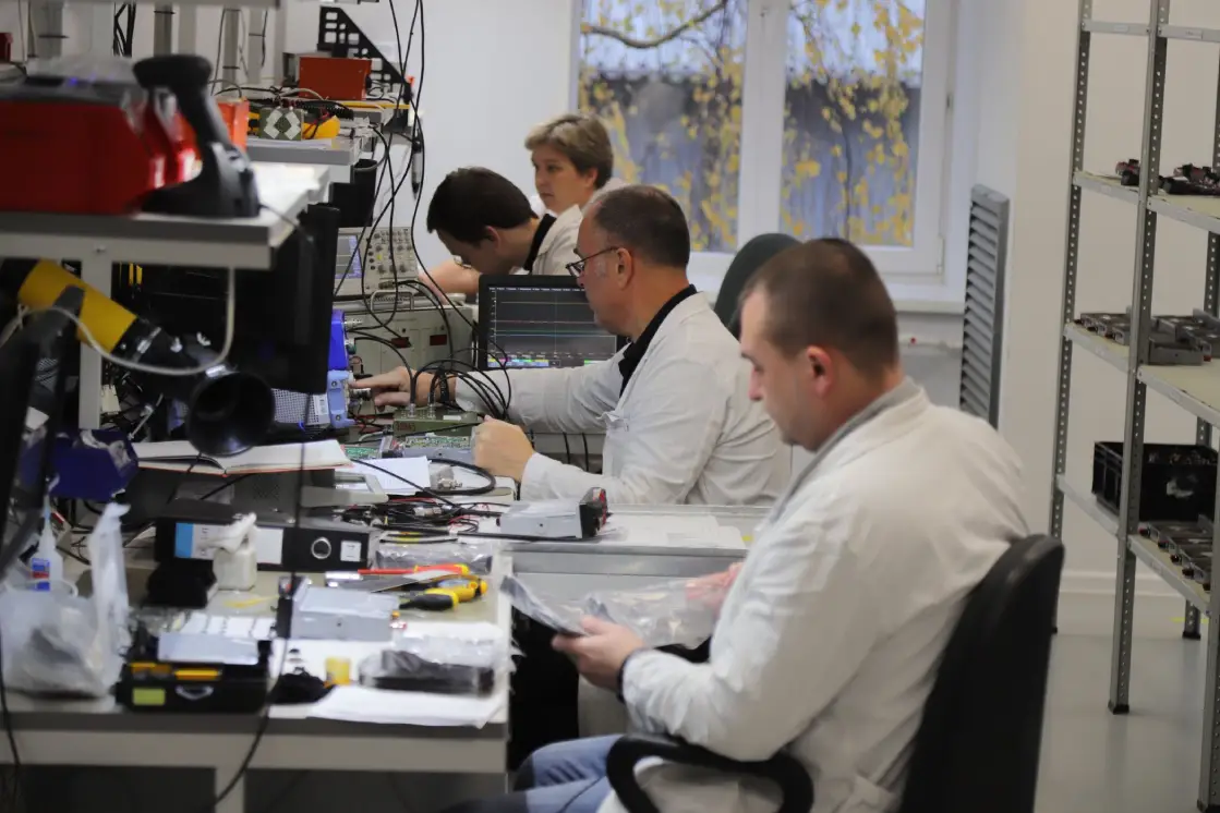 Татат: Слесарь МСР на радиозавод