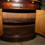 Старинный угловой буфет с потенциалом для обновления