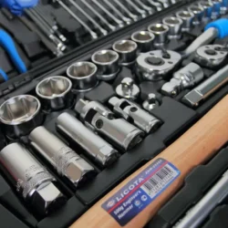 Инструменты для ремонта автомобилей