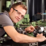 Открыта вакансия токаря на производстве