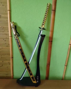 Катана в золотом исполнении с кожаными ножнами, объявление на Татат