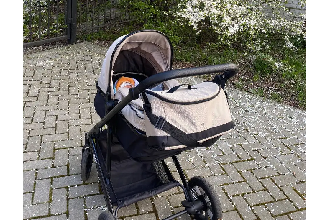 Детская коляска 3 в 1 Sweet Baby в отличном состоянии