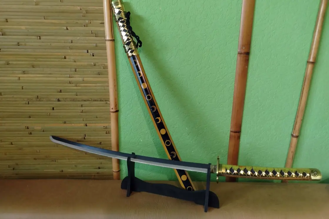 Премиальная катана в золоте с подставкой в комплекте, объявление на Татат