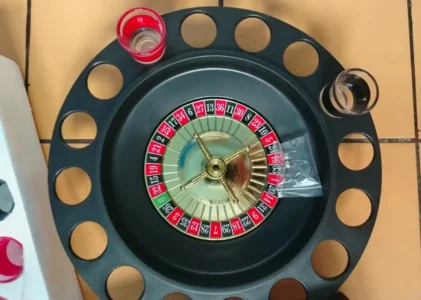 Набор для вечеринок с рюмками и игровым полем, объявление на Татат