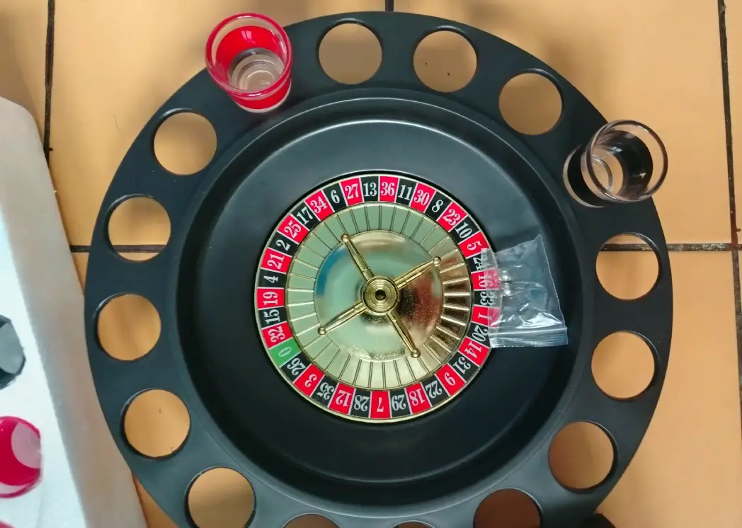 Набор для вечеринок с рюмками и игровым полем, объявление на Татат