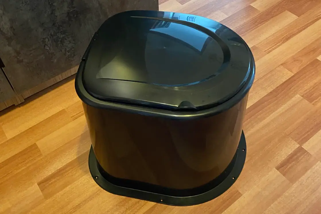 Удобный туалет для дачи и сада без дна чёрный