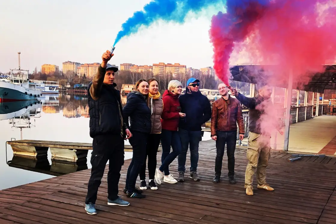 Дым для фото и краска Холи для весёлых вечеринок, объявление на Татат