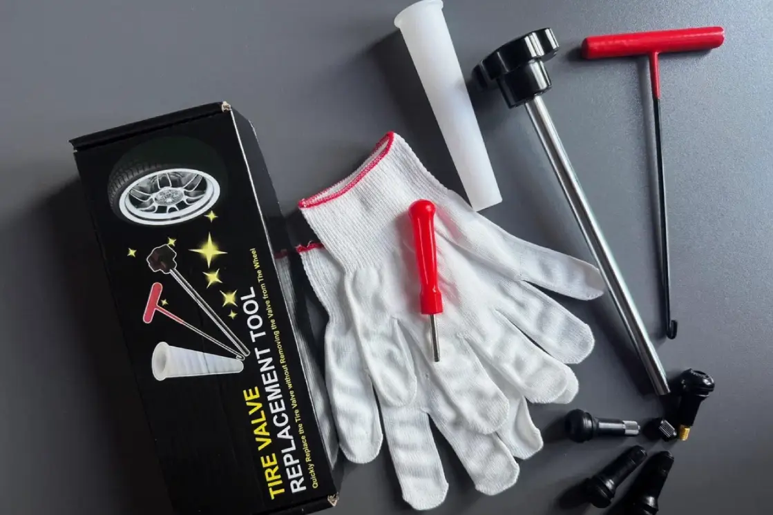 Инструмент для замены вентиля бескамерных шин и ниппелей