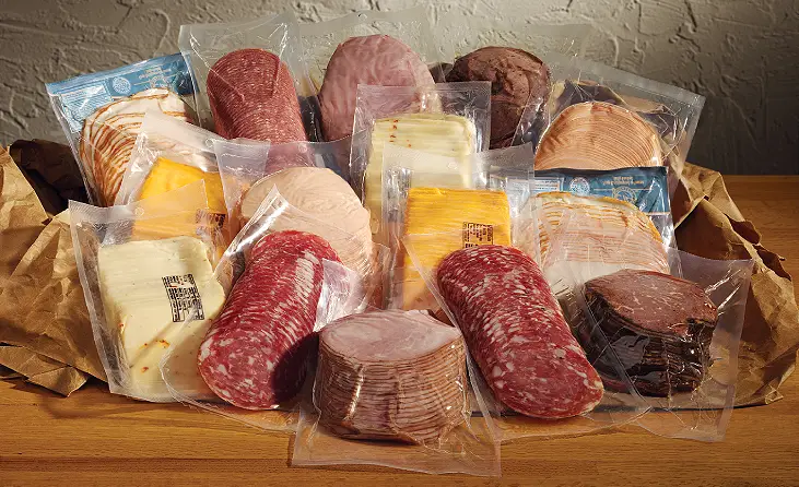 Упаковка продуктов в пищевую плёнку